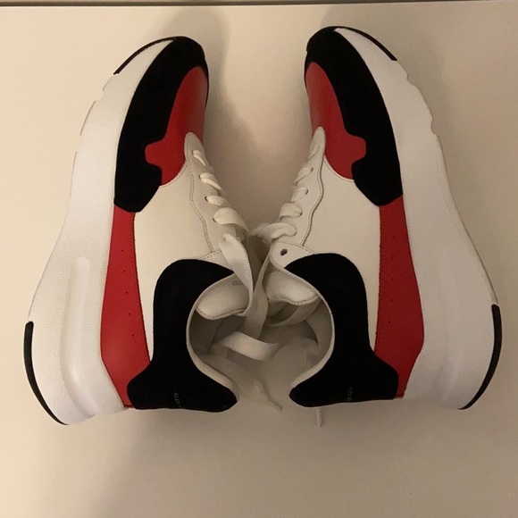 Alexander McQueen oversized laceup runner sneakers - Picture 12 of 13